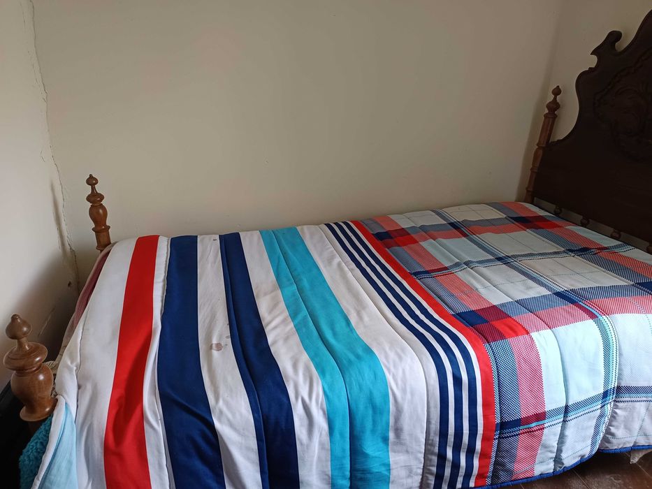Cama solteiro e colchão bom estado