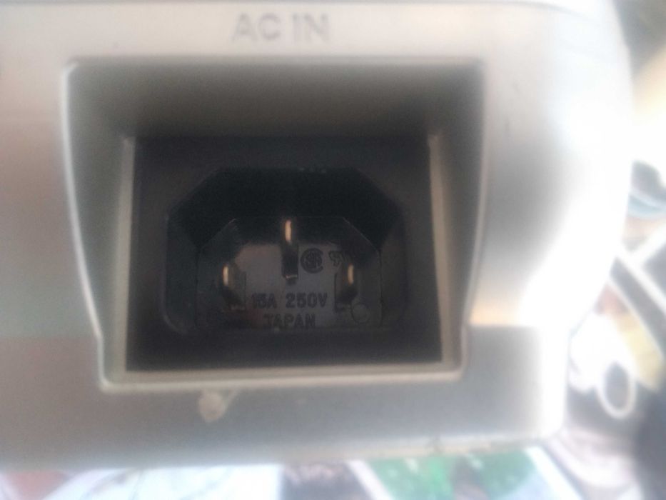 Монитор DELL 44см диагональ ,рабочий на все 100%