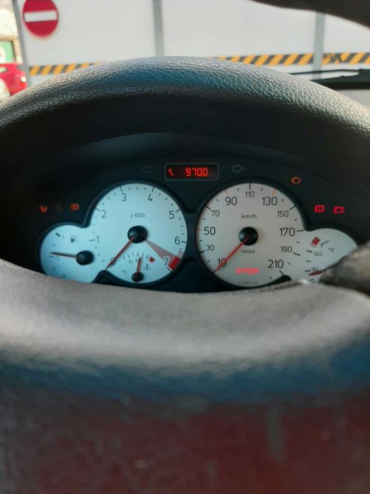Peugeot 206 CC, preto, em bom estado.