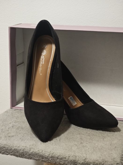 Sapato de tacão fino