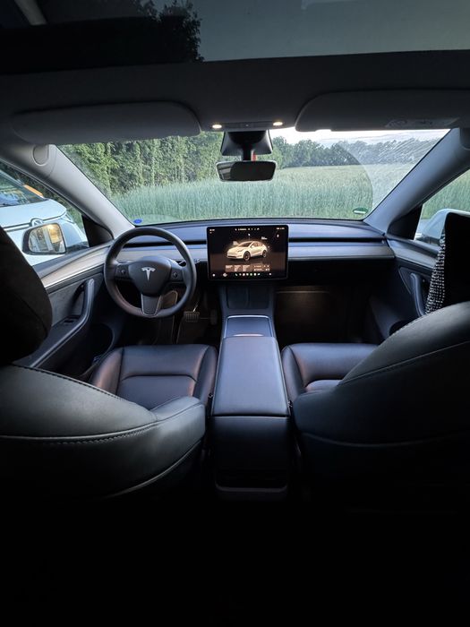 Tesla Y long range hak holowniczy felgi turbiny
