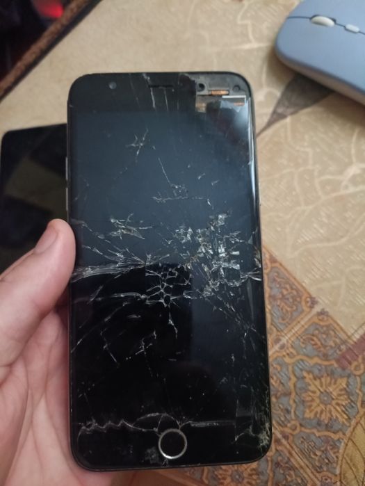 2 телефони на запчастини не включаються Samsung S 10 і Blackview