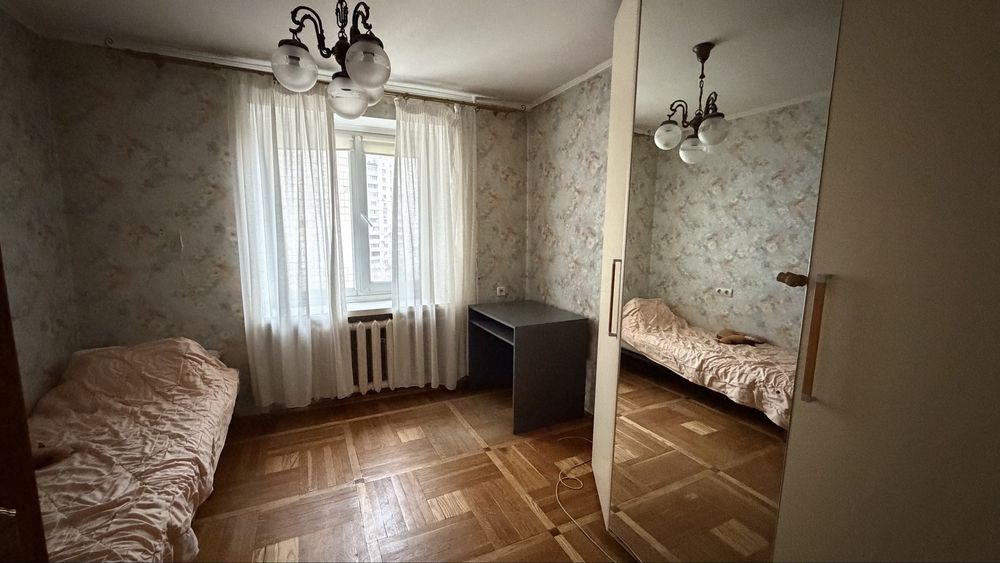 Радченко 4, цегляний будинок, метрові стіни, 3 кімнатна квартира