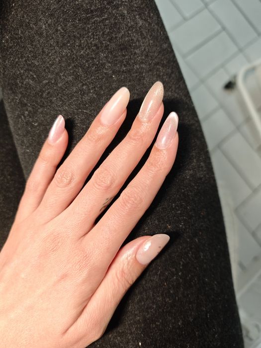 Precisa se modelo para unhas de gel