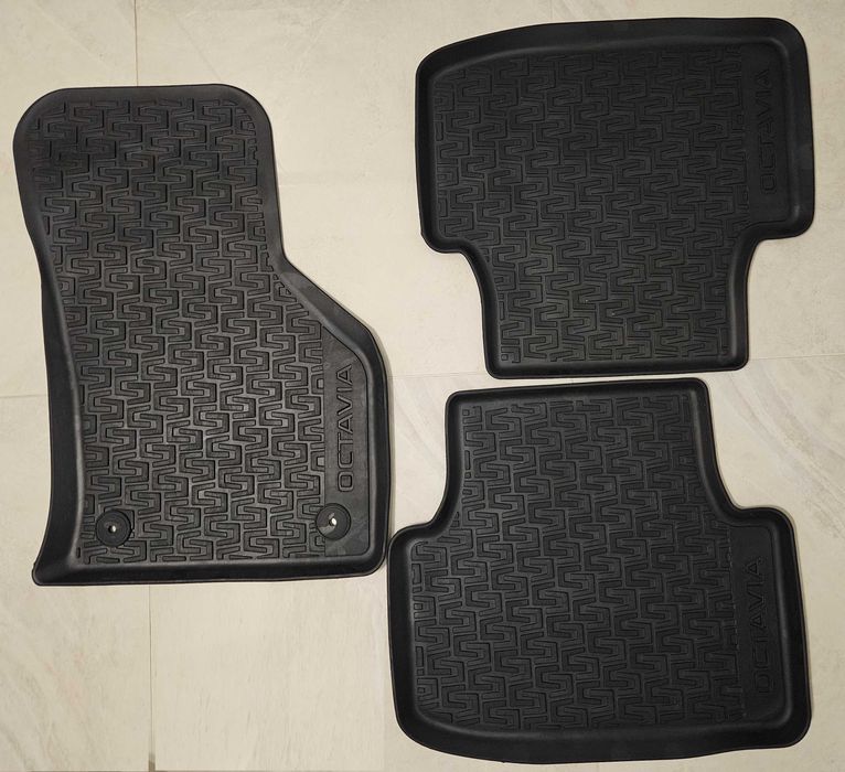 Sprzedam dywaniki ORYGINALNE gumowe SKODA OCTAVIA III