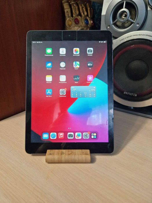 Планшет для дитини 9.8" Apple Ipad 6 A1893 Сірий iOS 17 32ГБ