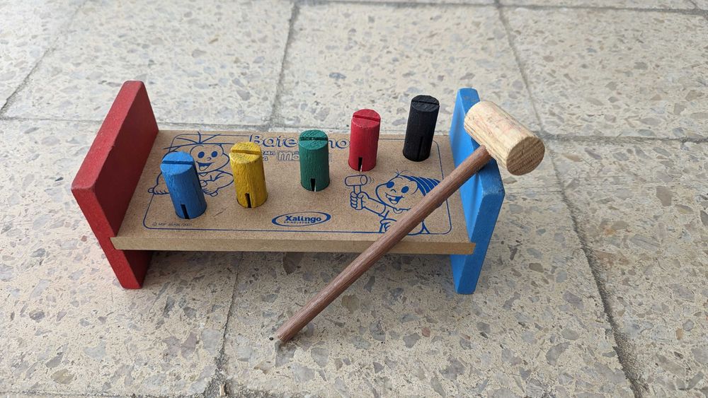 Antigo brinquedo em madeira