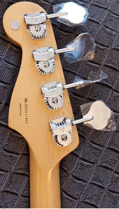 Fender American Deluxe Precision Bass
