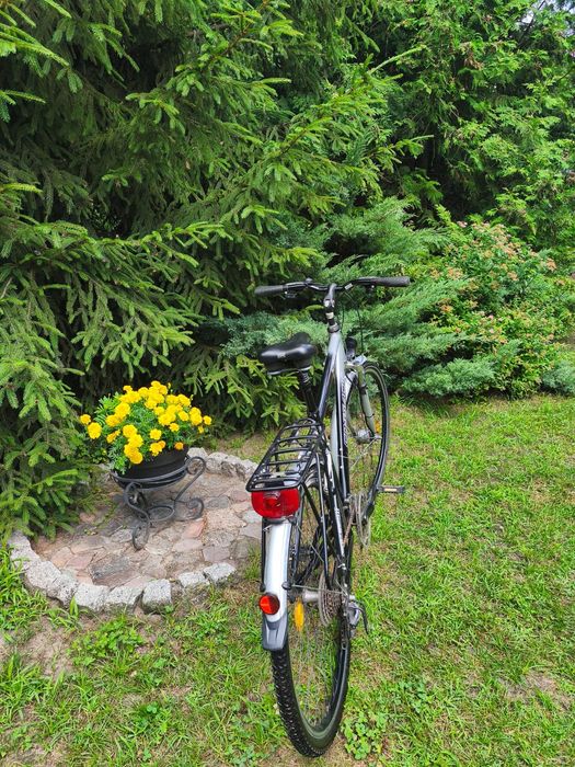 Rower Trekkingowy Cossack – Wyposażony i Gotowy do Jazdy!