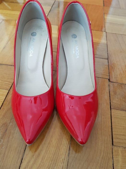 Buty na obcasie czerwone 38