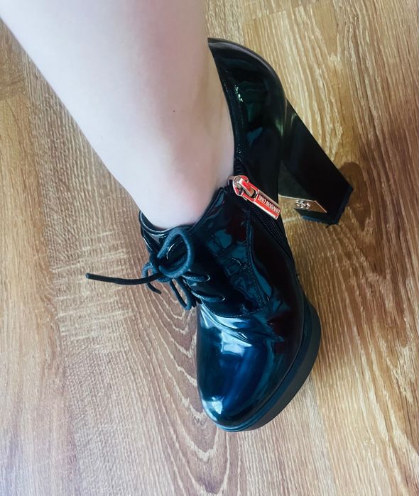 Продам туфлі в новому стані