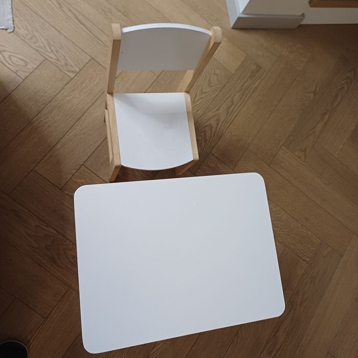 Stoliczek dziecięcy z krzesełkiem