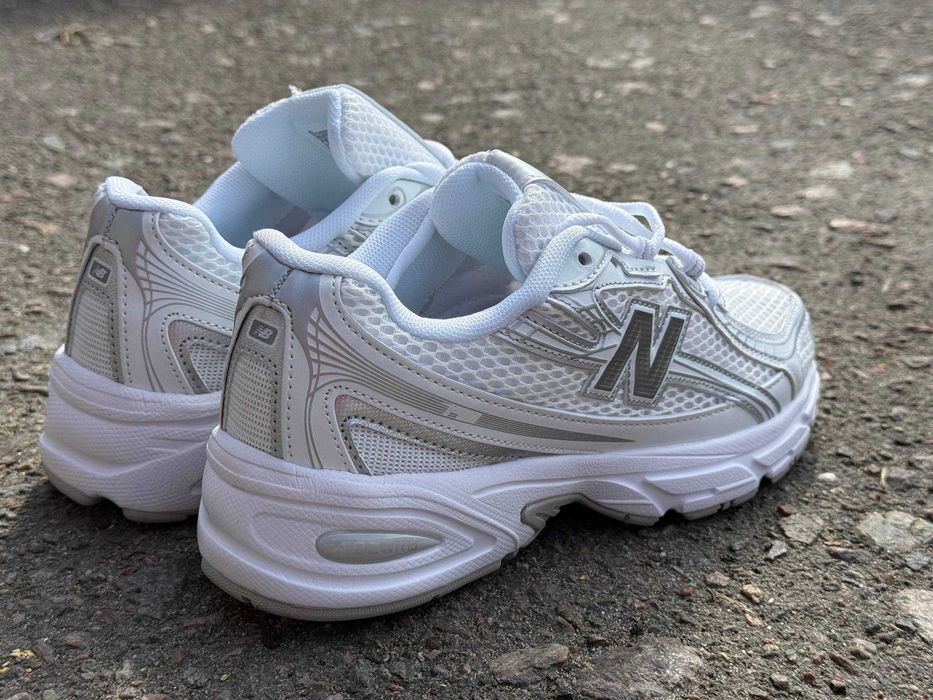 Нові кросівки New Balance 740