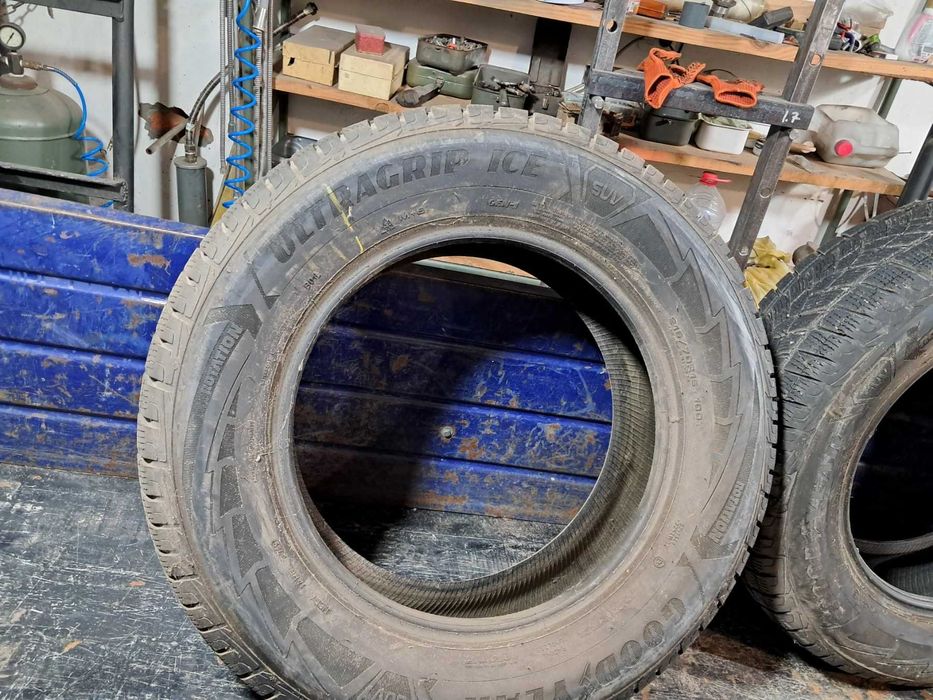 Goodyear UltraGrip Extreme 215  70  R16
