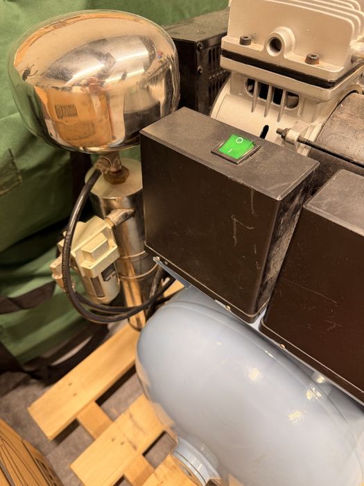 Kompresor stomatologiczny z osuszaczem 50L ultra cichy 56db