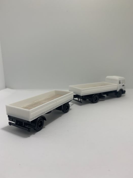 Mercedes com reboque da Herpa escala H0 1/87