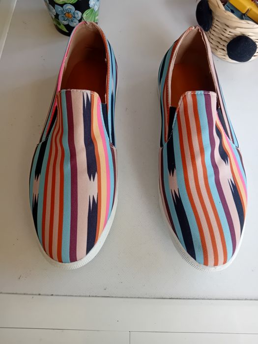 Tenis novos coloridos n 40