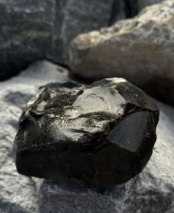 Обсидиан камінь обсидіан натуральний