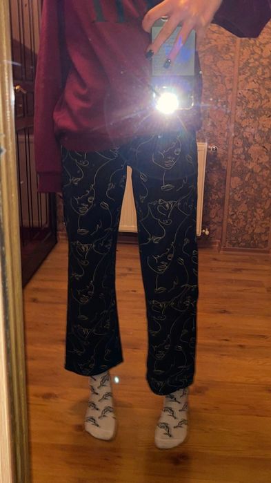 Чорні джинси з принтом