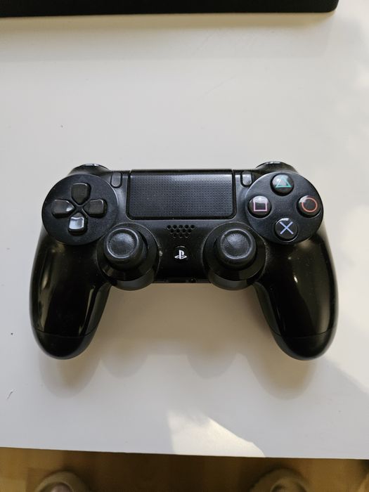 Ps4 pro 1 tb + 11 gier