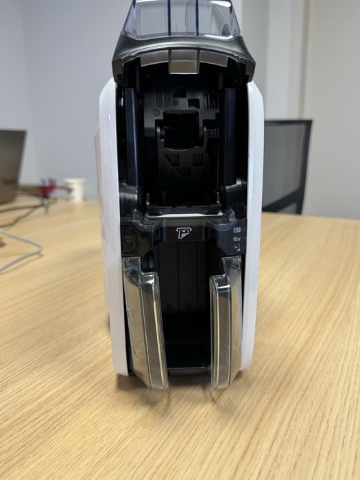 Impressora de cartões Zebra ZC100