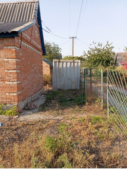 Продам дачу з земельною ділянкою