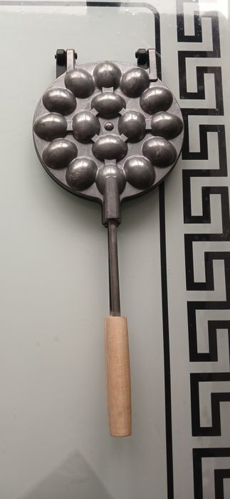 Горішниця з тефлоновим покриттям Нова