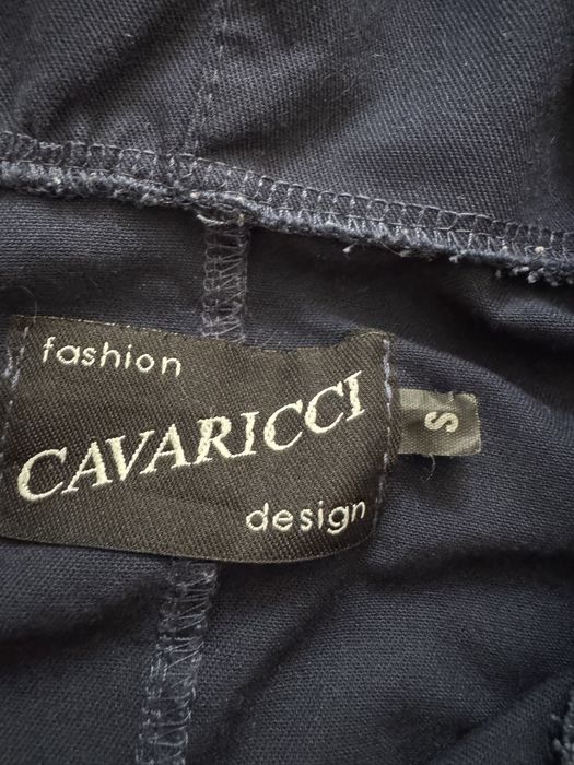 Granatowa Parka Cavaricci z kapturem i czerwonym zamkiem