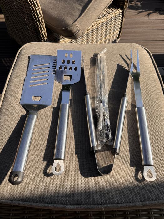 Przybory do grilla ze stali nierdzewnej
