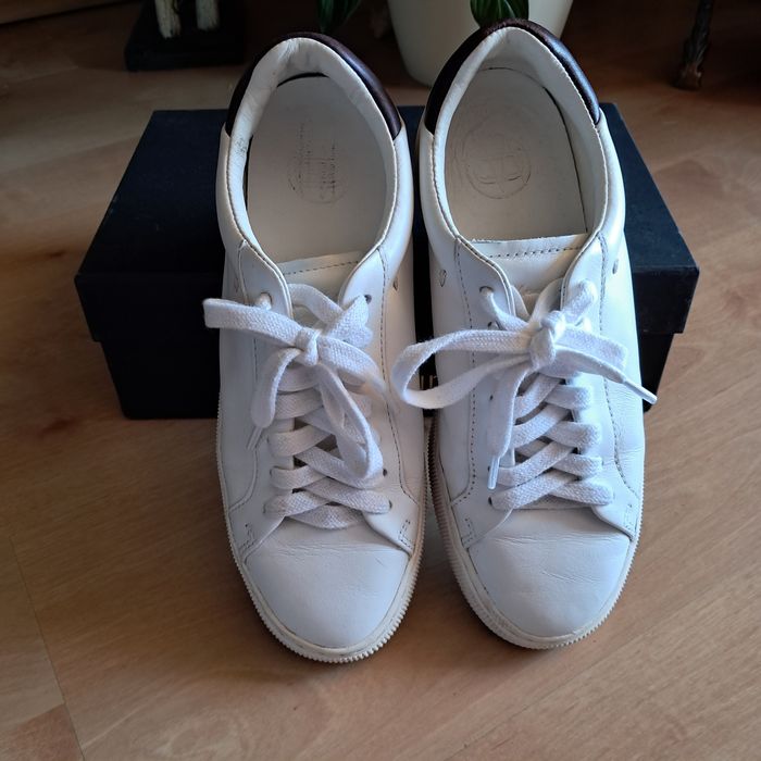 Białe sneakersy z miękkiej skórki naturalnej Massimo Dutti 36