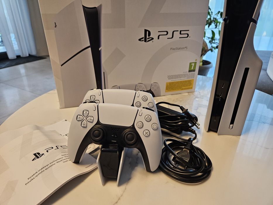 PS5 Slim 1TB Napęd + 2x DualSense + Stacja Ładowania | Gwarancja | Jak Nowa