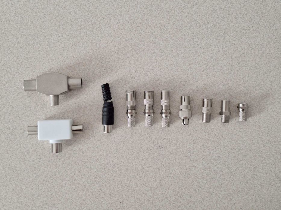 Zestaw dekoder Arriva Ferguson T65, uchwyt na antenę, kable i końcówki