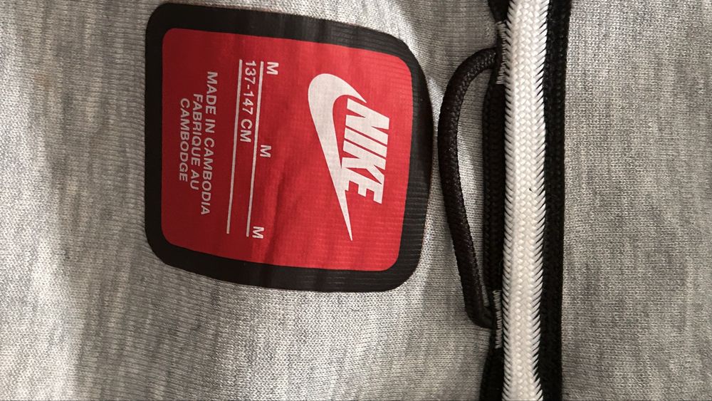 Nike tech cinzento