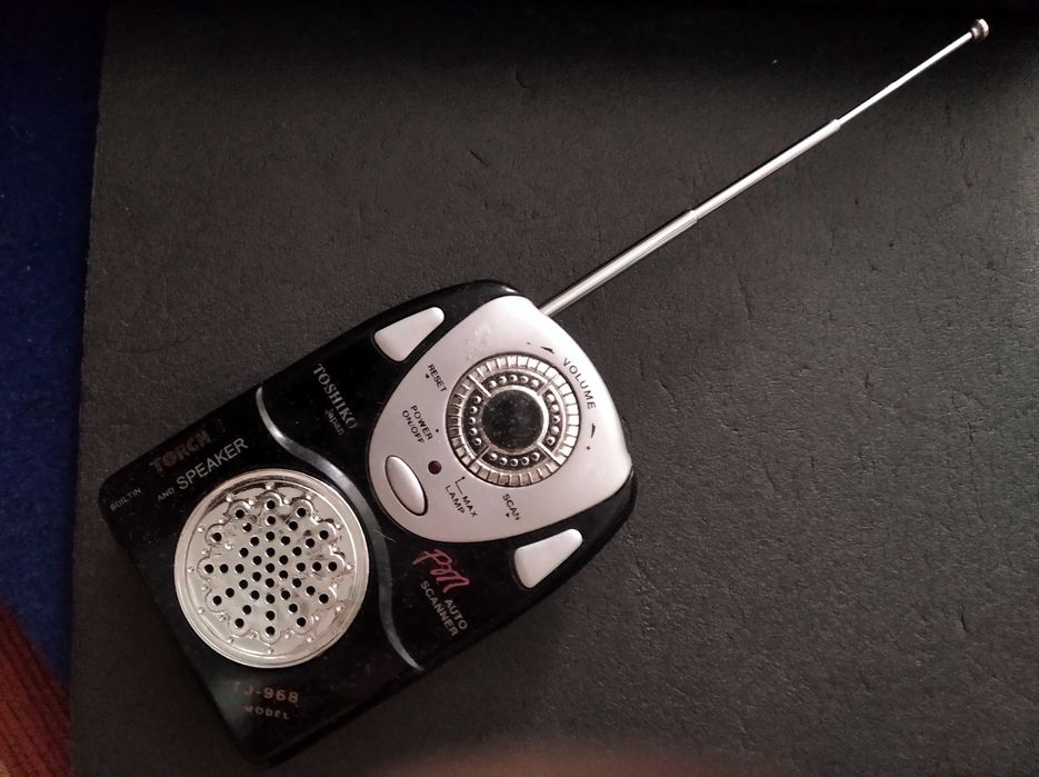 Radio na baterie  male  może sie przydać w sytuacji kryzysowej