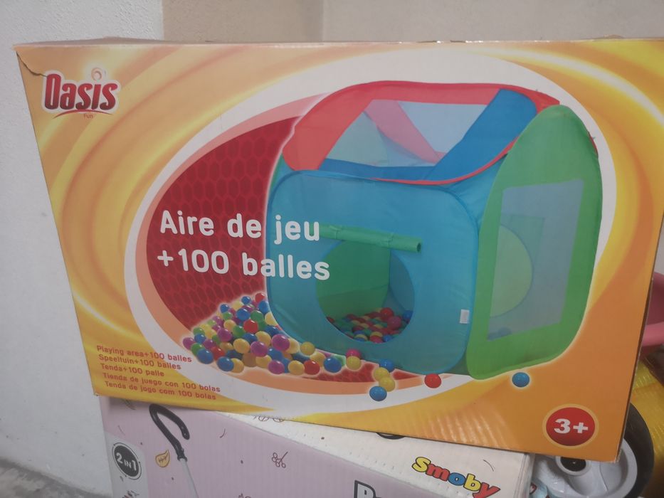 Tenda com 100 bolas