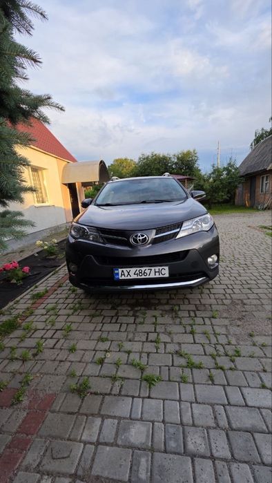 Продам toyota rav4 2015