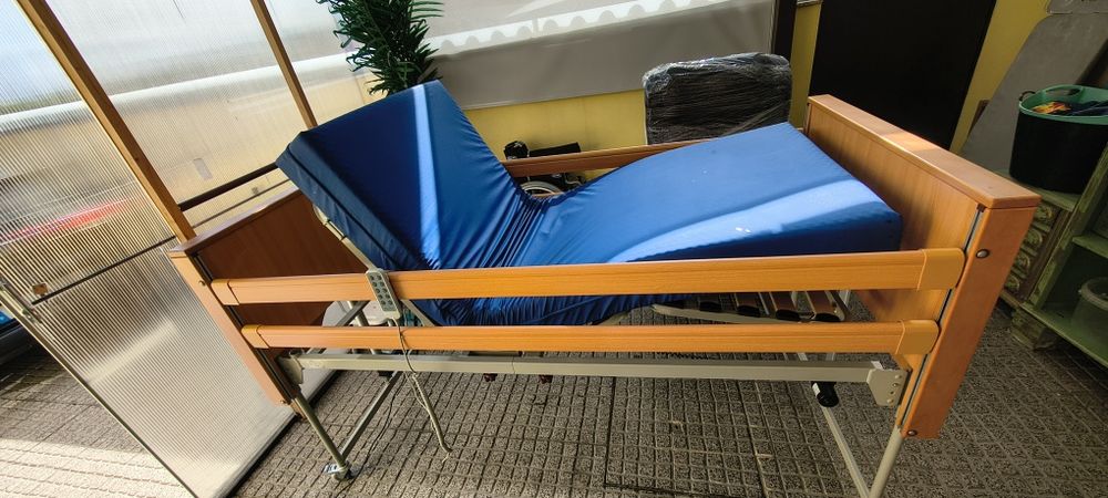 Cama articulada elétrica e elevatória hospitalar