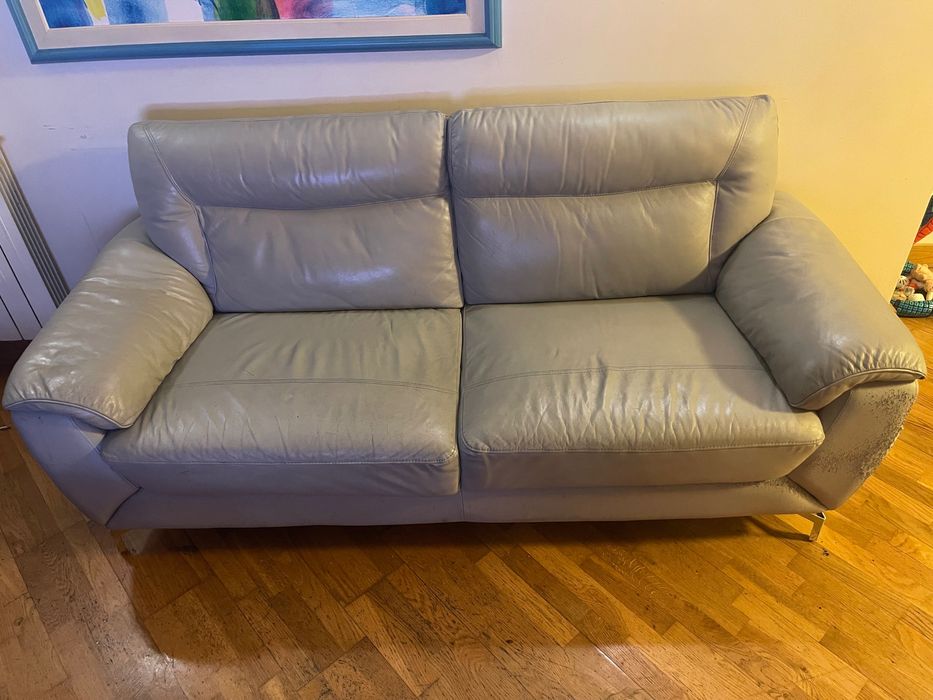 Sofá couro cinzento