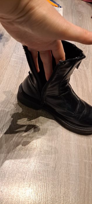Kozaczki rozm.34 ZARA z boku na suwak