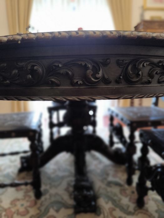 Mobilia antiga trabalhada para sala