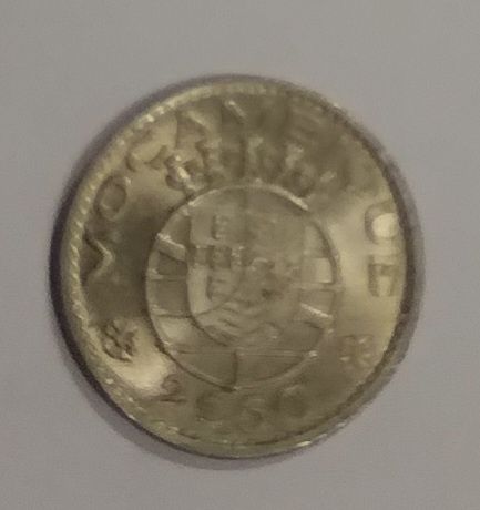 Diversas moedas antigas de Moçambique 2