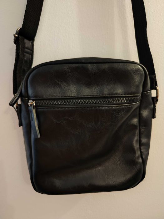 Bolsa a tiracolo de couro sintético