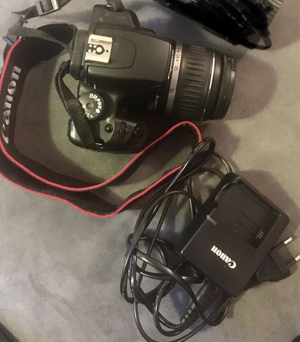 Canon EOS 1000D + lente