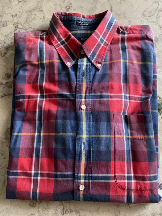 Camisa de manga cimprida ais quadrados vermelhos e azul da Gant