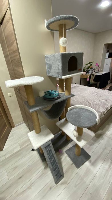 Домик для кота Высокий с лежанкой и домиком