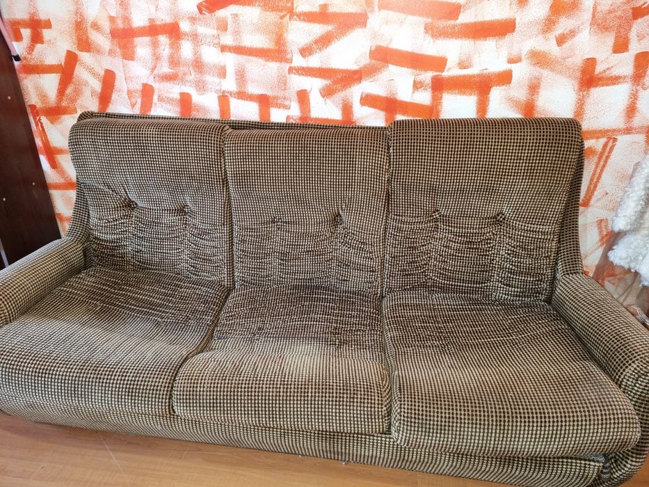 Sofás em tecido bege escuro