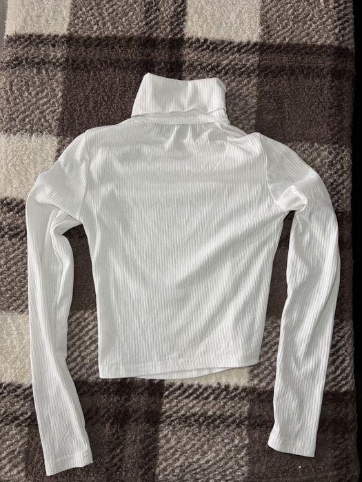 Biały prążkowany golf basic