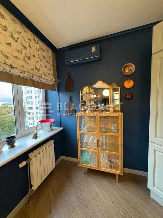 Простора 2-кімнатна квартира 95 м² біля метро Вирлиця, м.Харківська