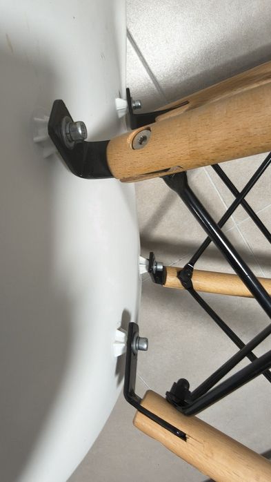 Krzesło skandynawskie białe – styl Eames DSW – nogi bukowe – Białystok