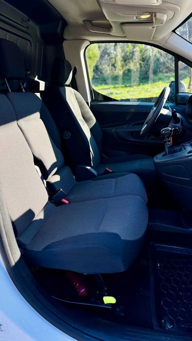 Opel Combo Cargo 2023 1.5 CDTI *Carplay*Sensores traseiros*3 Lugares*